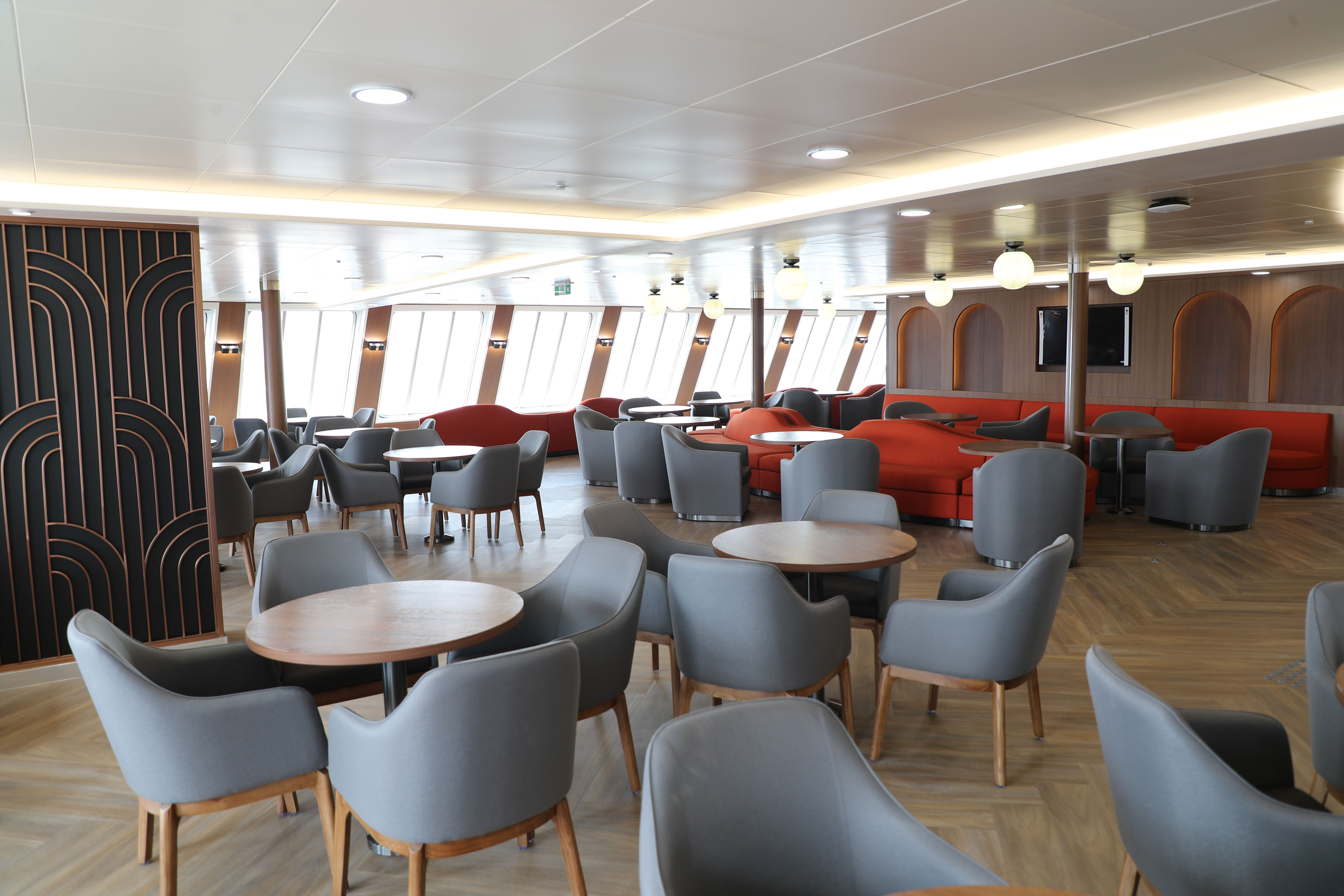 華南建材參建的MSC地中海大型豪華客滾船首制船命名交付! 華南建材參建的MSC地中海大型豪華客滾船首制船命名交付!